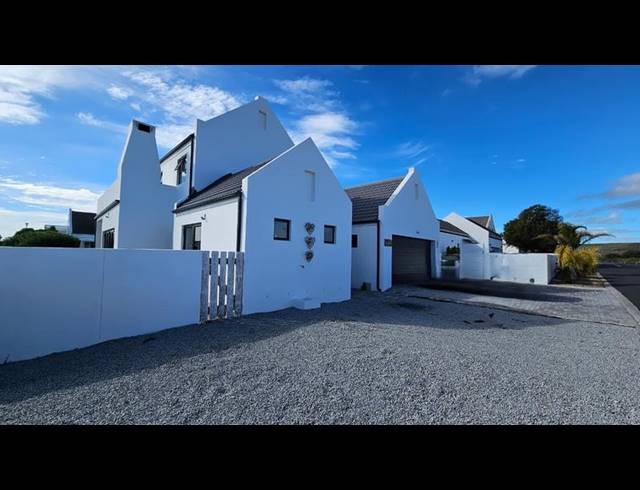 4 BEDROOM HOUSE FOR SALE IN GOLDEN MILE